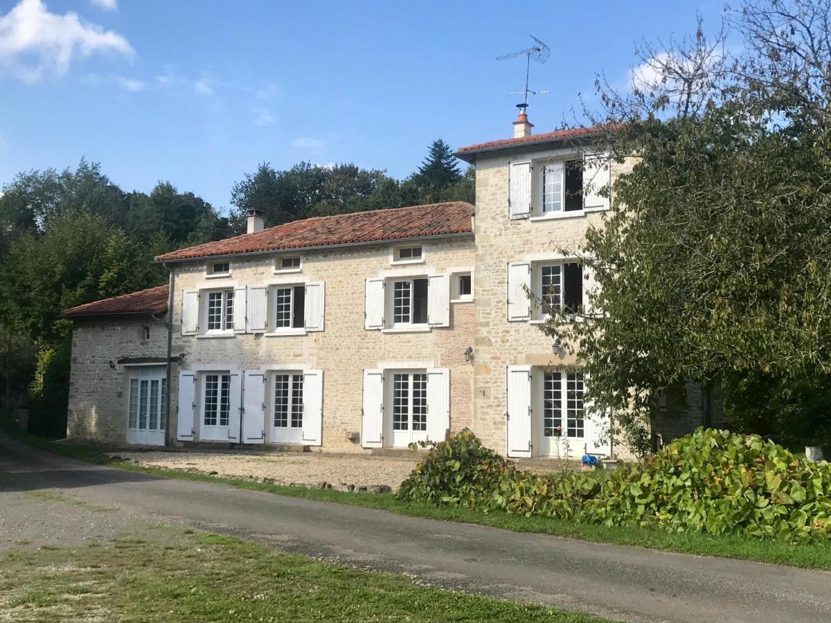 Moulin Sous La Vergne Nanteuil-en-Vallee Exterior photo