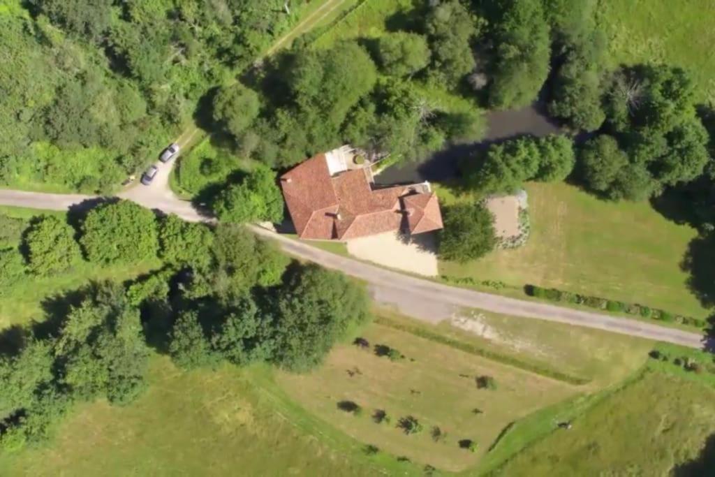Moulin Sous La Vergne Nanteuil-en-Vallee Exterior photo